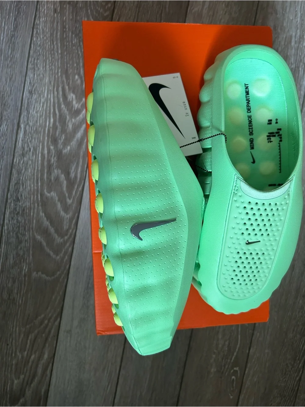 Nike lightweight cucumber